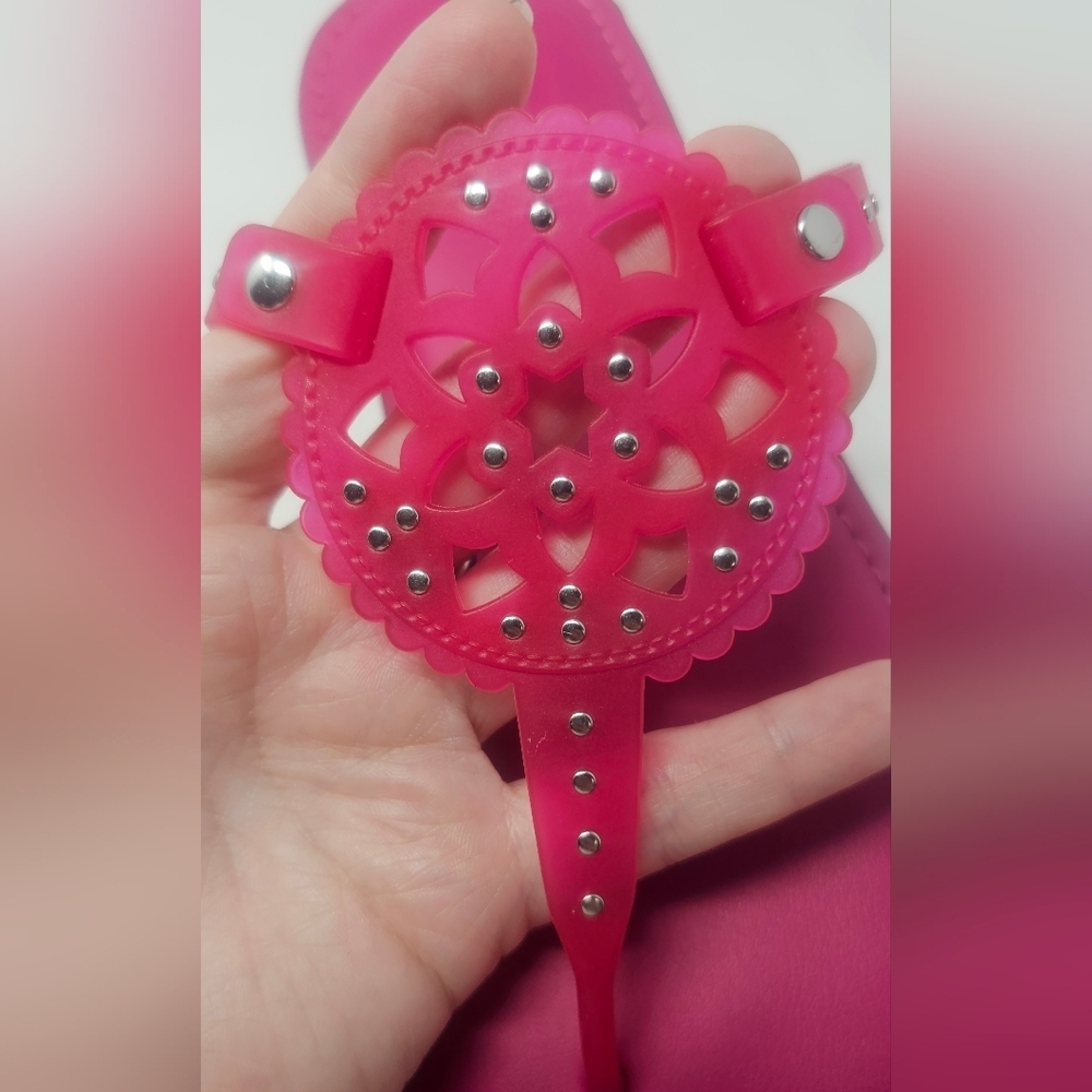 Torrid Women's Medallion T-Strap Jelly Thong Flat Sandals Fuschia NEW Size 10WW - Picture 11 of 12